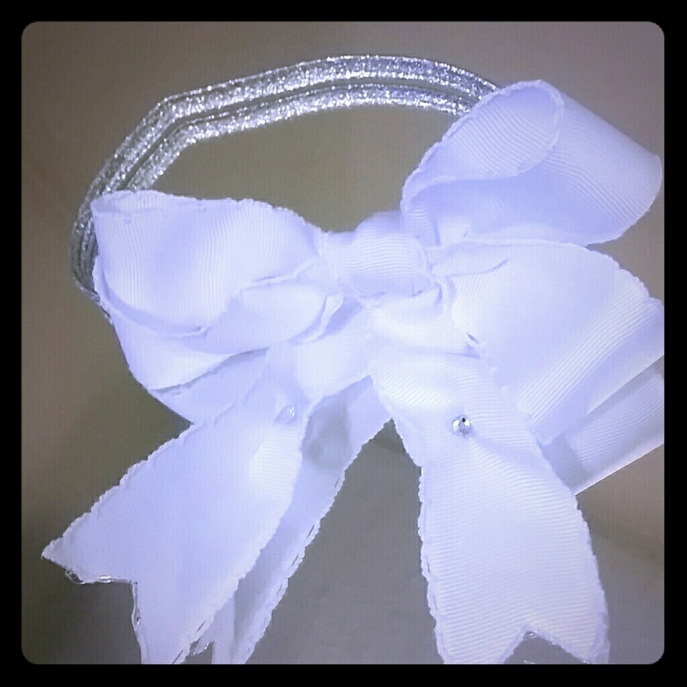 Big white hair bow band..